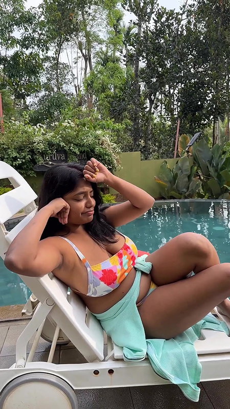 watersoule huge boobs and navel in bikini
