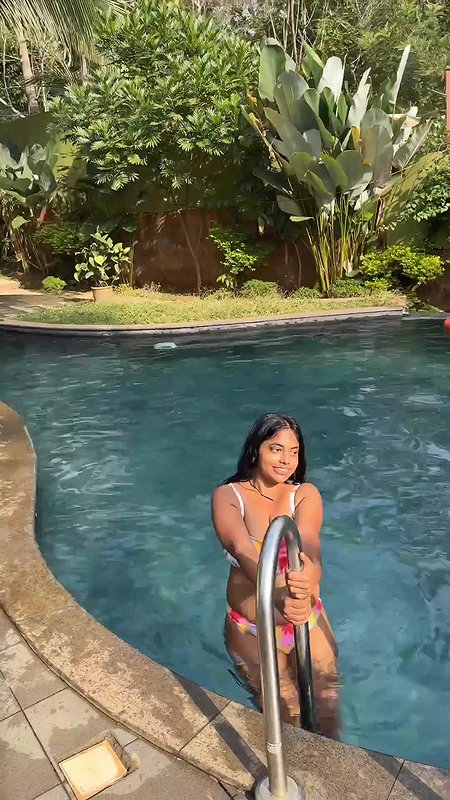 watersoule huge boobs and navel in bikini