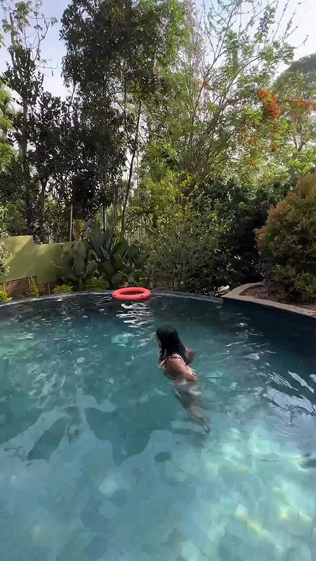 watersoule huge boobs and navel in bikini