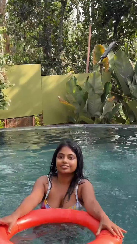 watersoule huge boobs and navel in bikini