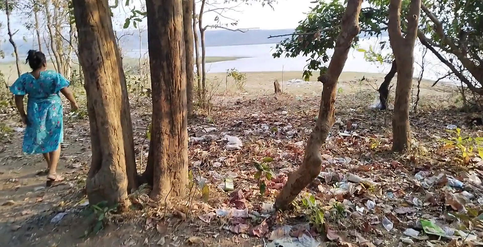 Hot Desi Sexy Bhabhi Girl shows sexy boobs by doing bath show in outdoor, also roams in forest