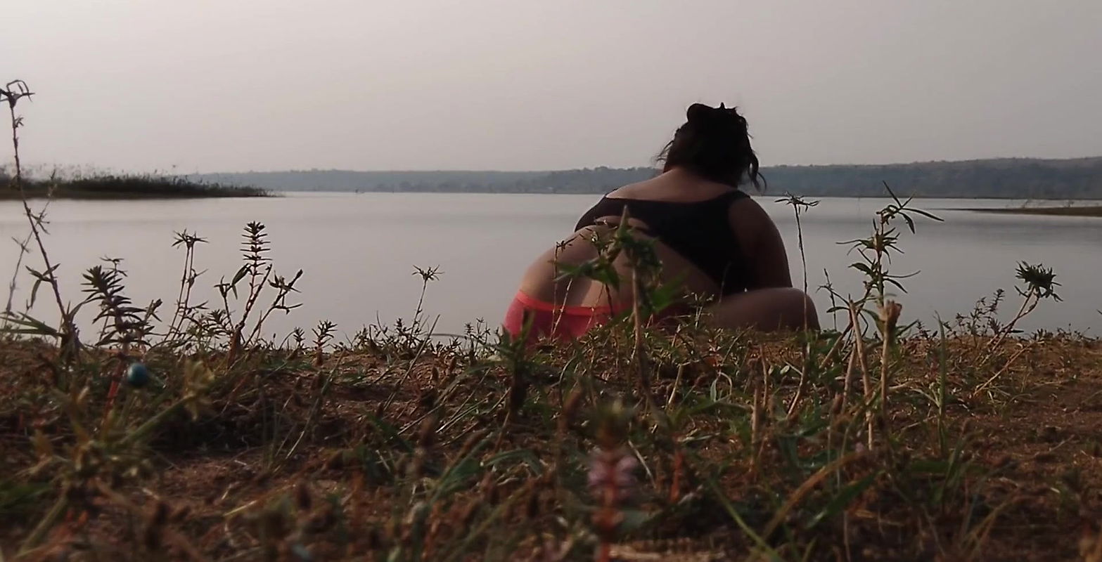 Hot Desi Sexy Bhabhi Girl shows sexy boobs by doing bath show in outdoor, also roams in forest