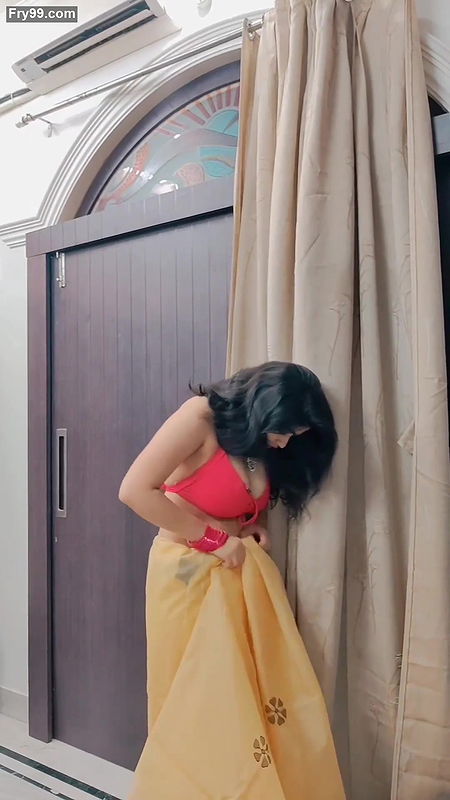 Ayushi hot in Saree