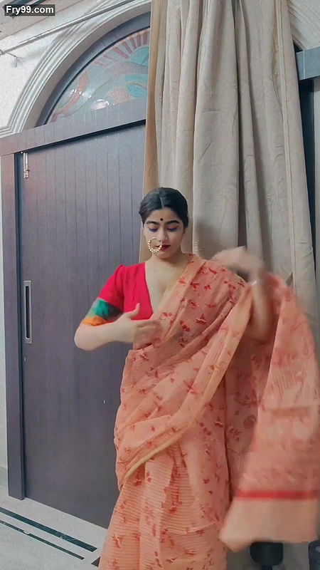 Ayushi hot in Saree