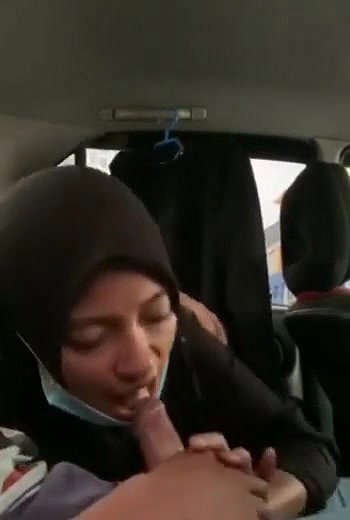 Hijab girl fucking in car