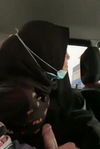 Hijab girl fucking in car
