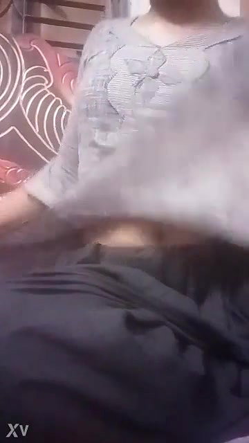 Cute Desi girl Shows Her Boobs On vc
