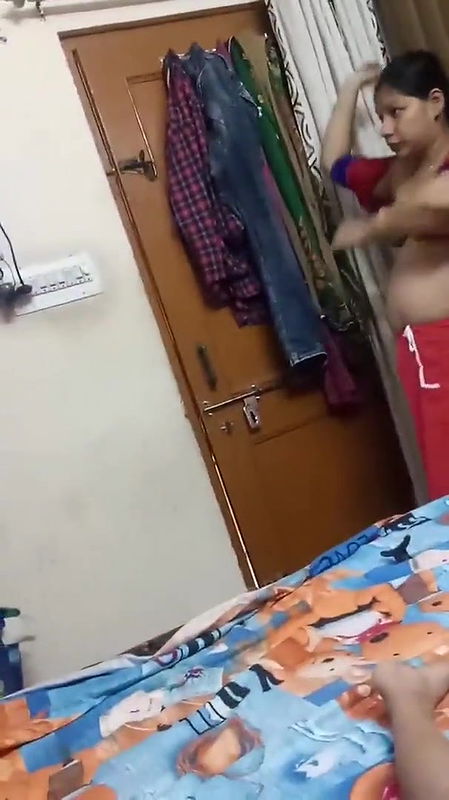 Big Boobs Bhabhi Changing Dress