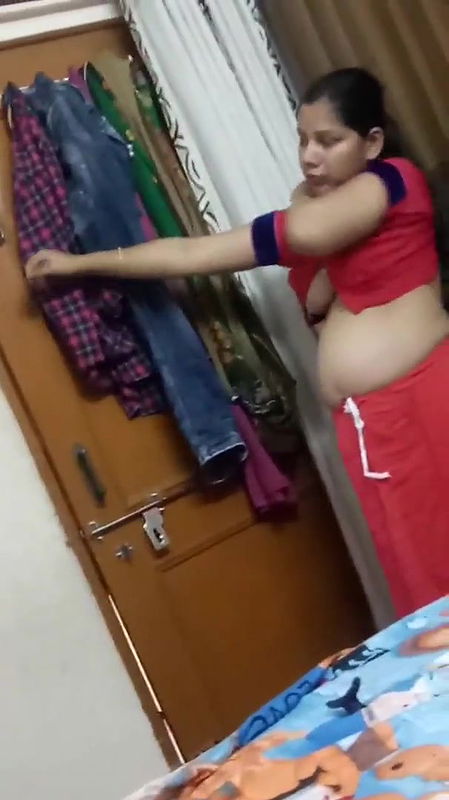 Big Boobs Bhabhi Changing Dress