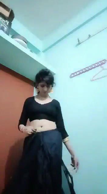 Sexy Village Bhabhi Removing Saree