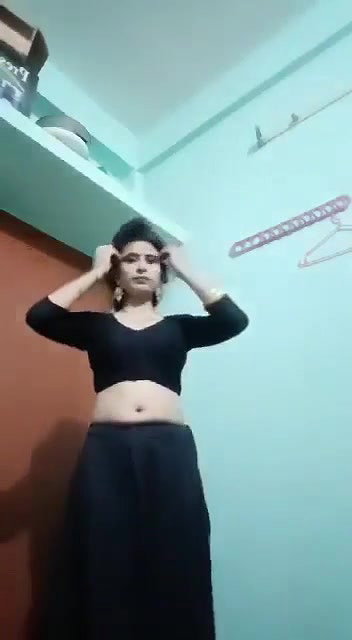 Sexy Village Bhabhi Removing Saree