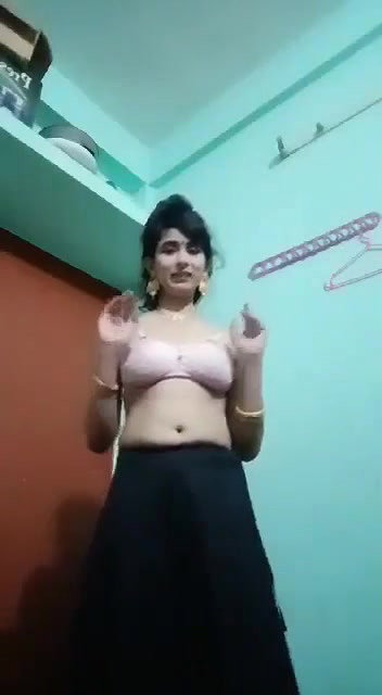 Sexy Village Bhabhi Removing Saree
