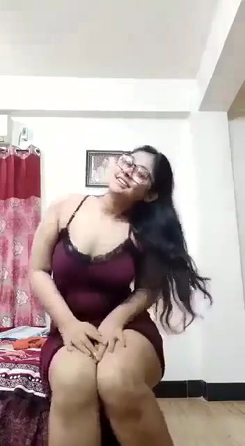 Horny Bengali Girl Showing Her Nude