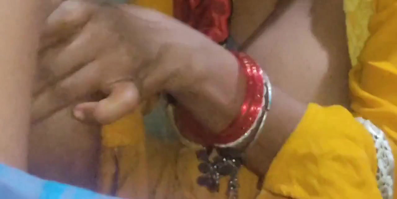 Aunty ki aapna lund chusaya bedroom me