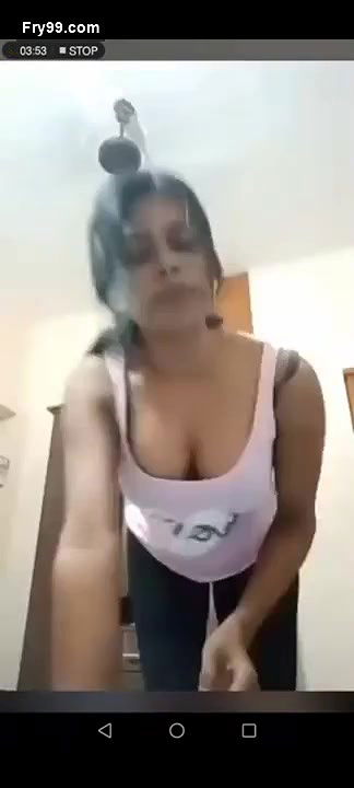 Mallu Bhabhi changing Saree in Live