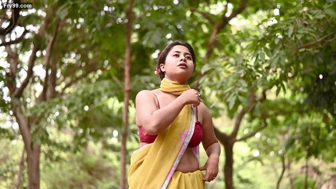 Diva parna In a wind A yellow saree parna