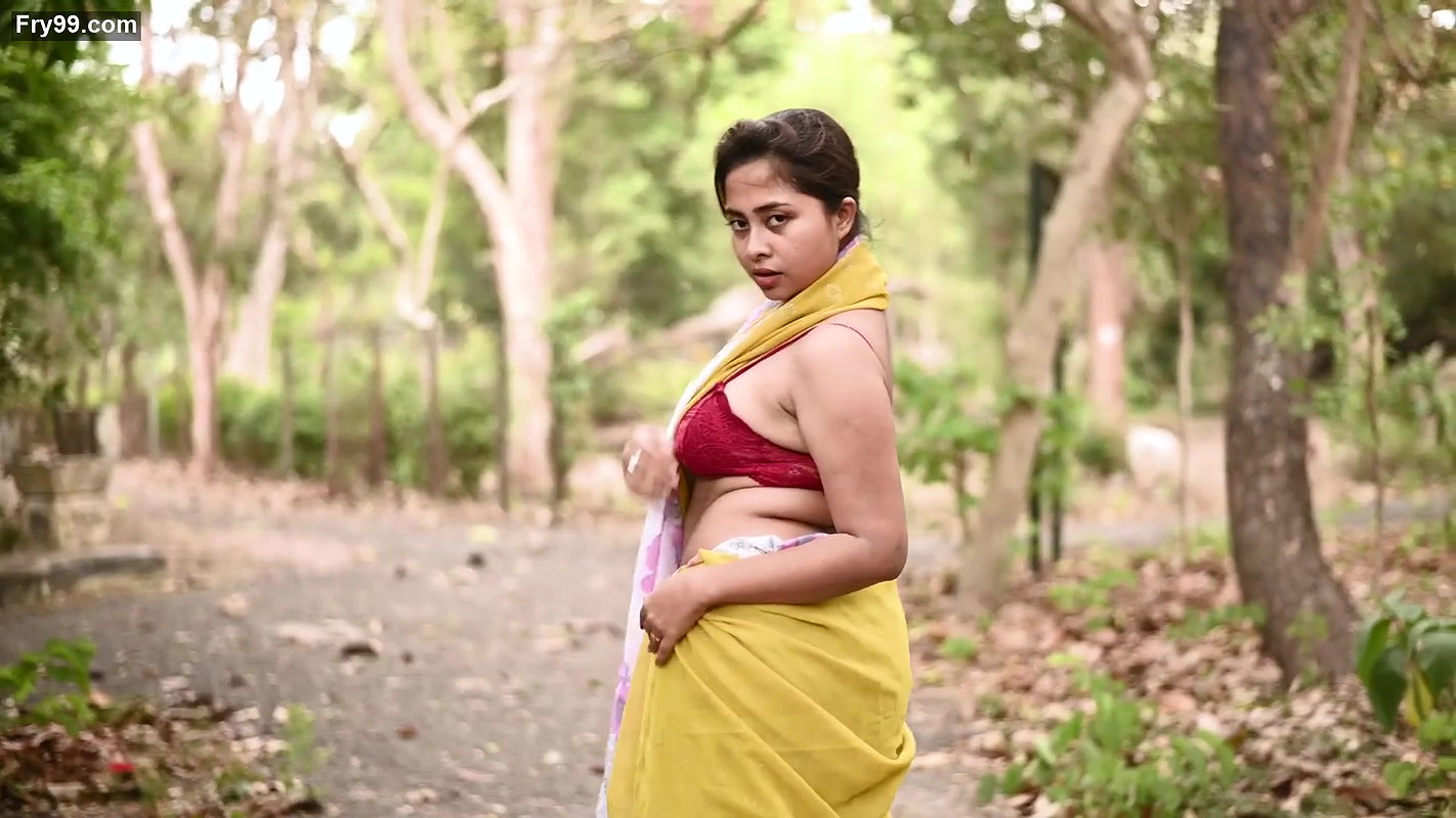 Diva parna In a wind A yellow saree parna