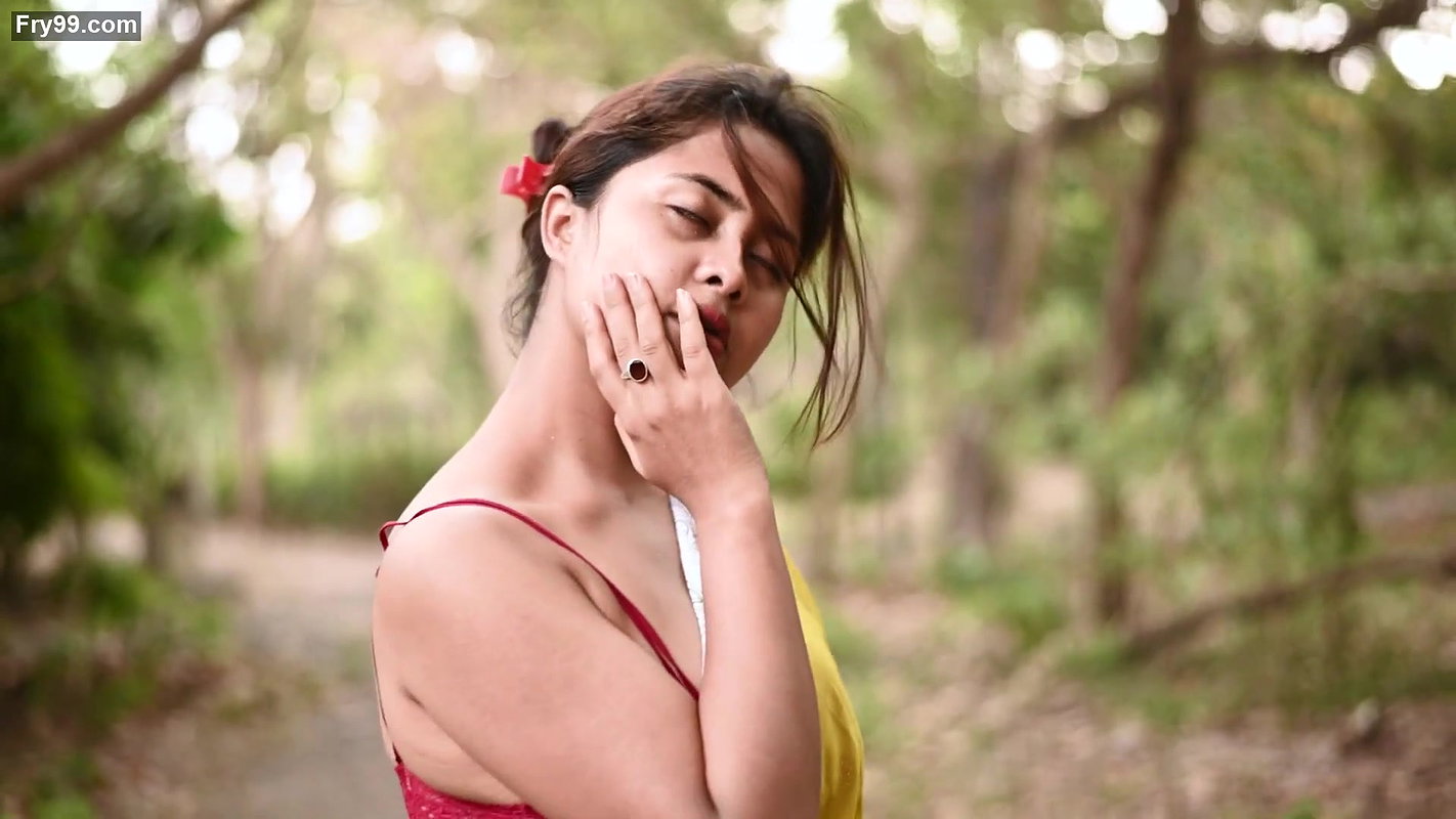 Diva parna In a wind A yellow saree parna