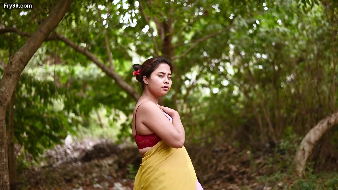 Diva parna In a wind A yellow saree parna