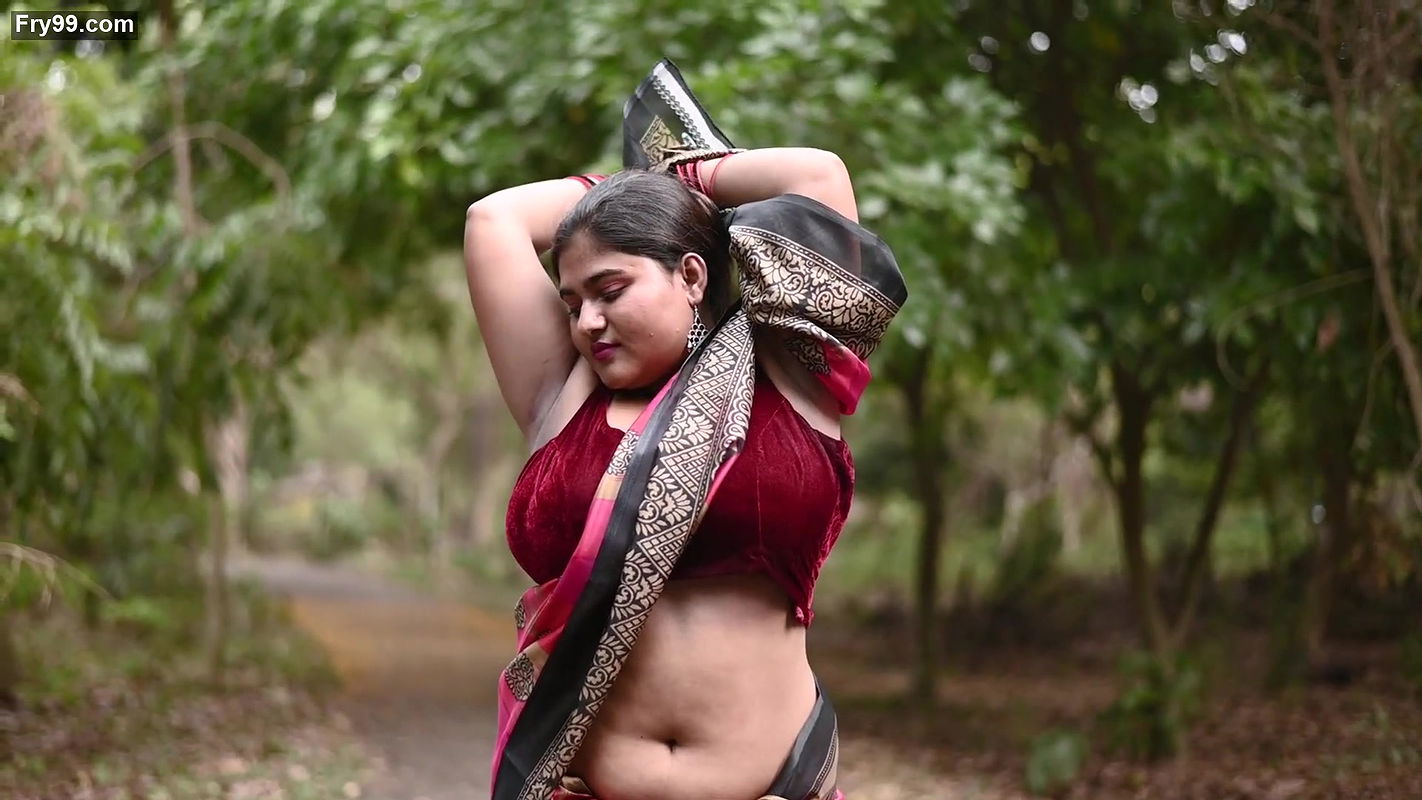 MEGHA DAS GHOSH SAREE FASHION VIDEO Ft Foto Nest