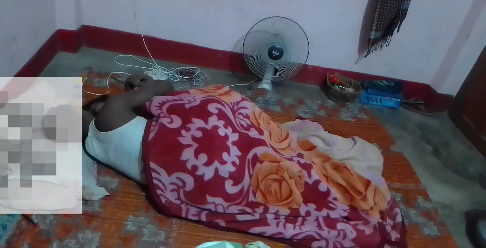 Bhabhi ko raat mein choda pakad kar hindi sex