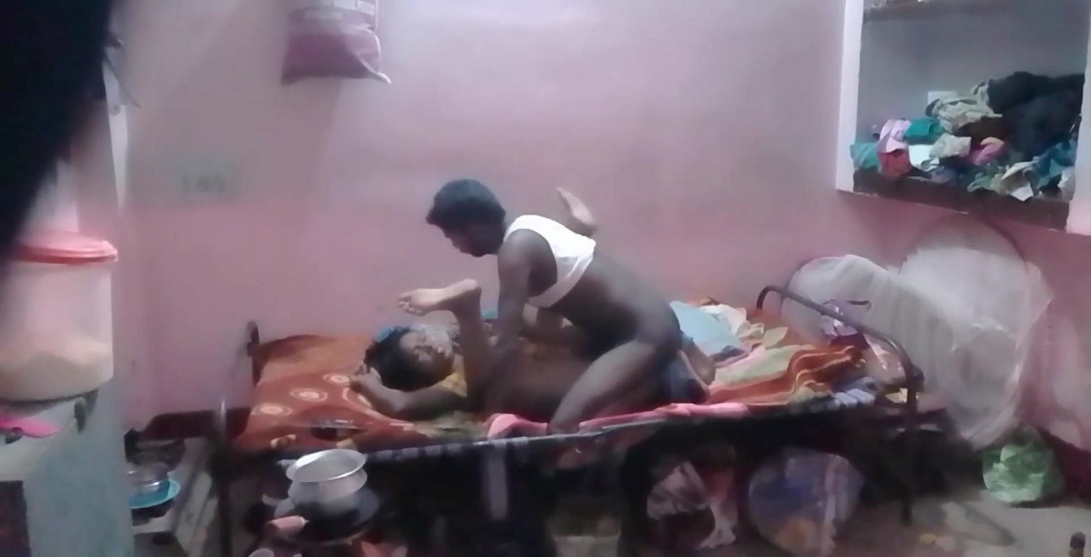 Wife ko khatiya per maje lekar khoob choda raat mein