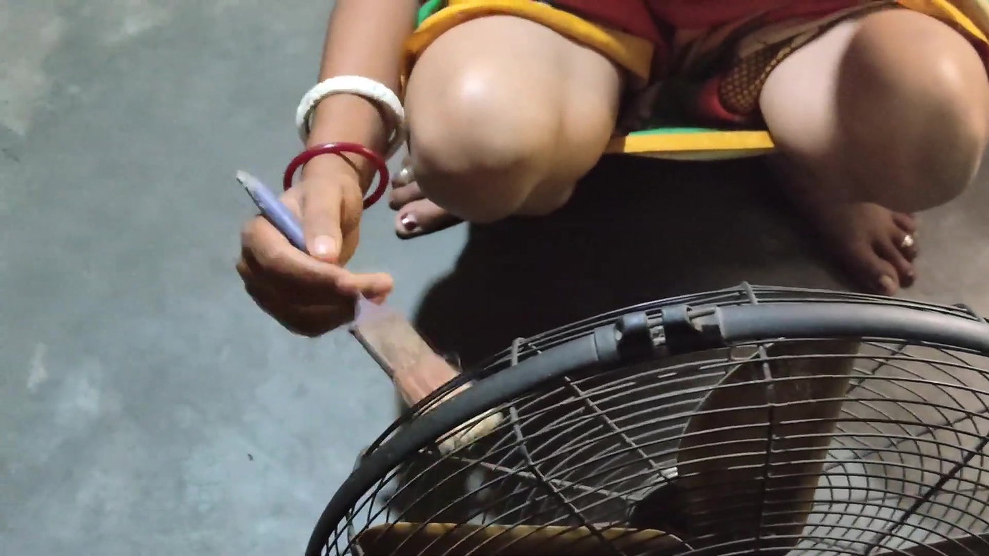 Sanu Vlogs showing side booobs while cleaning my fan