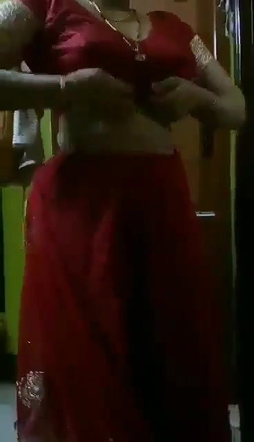 Desi Aunty Stripping Saree