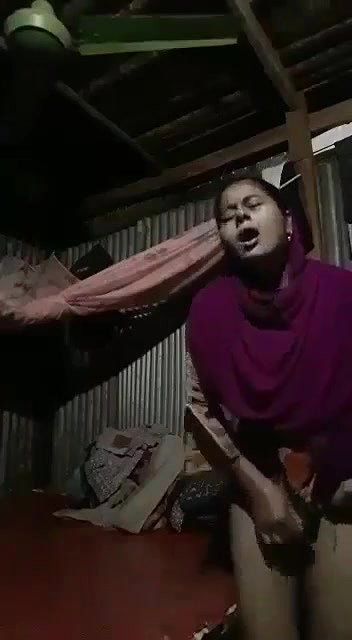 Horny Village Bhabi Masturbating