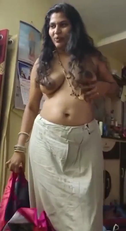 Real hoot married aunty amazing boobs black akkul thaali show in video call
