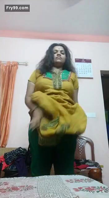 Big navel bhabi open her dress