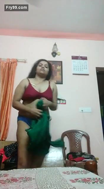 Big navel bhabi open her dress