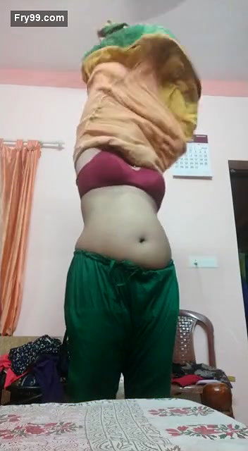 Big navel bhabi open her dress