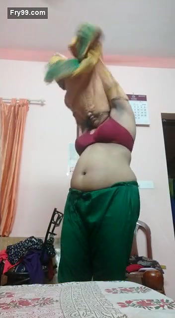 Big navel bhabi open her dress