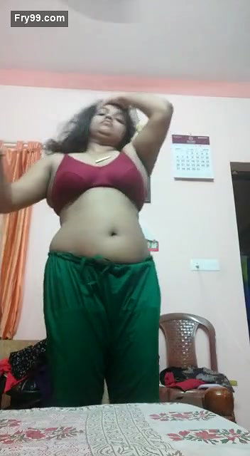 Big navel bhabi open her dress