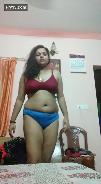Big navel bhabi open her dress
