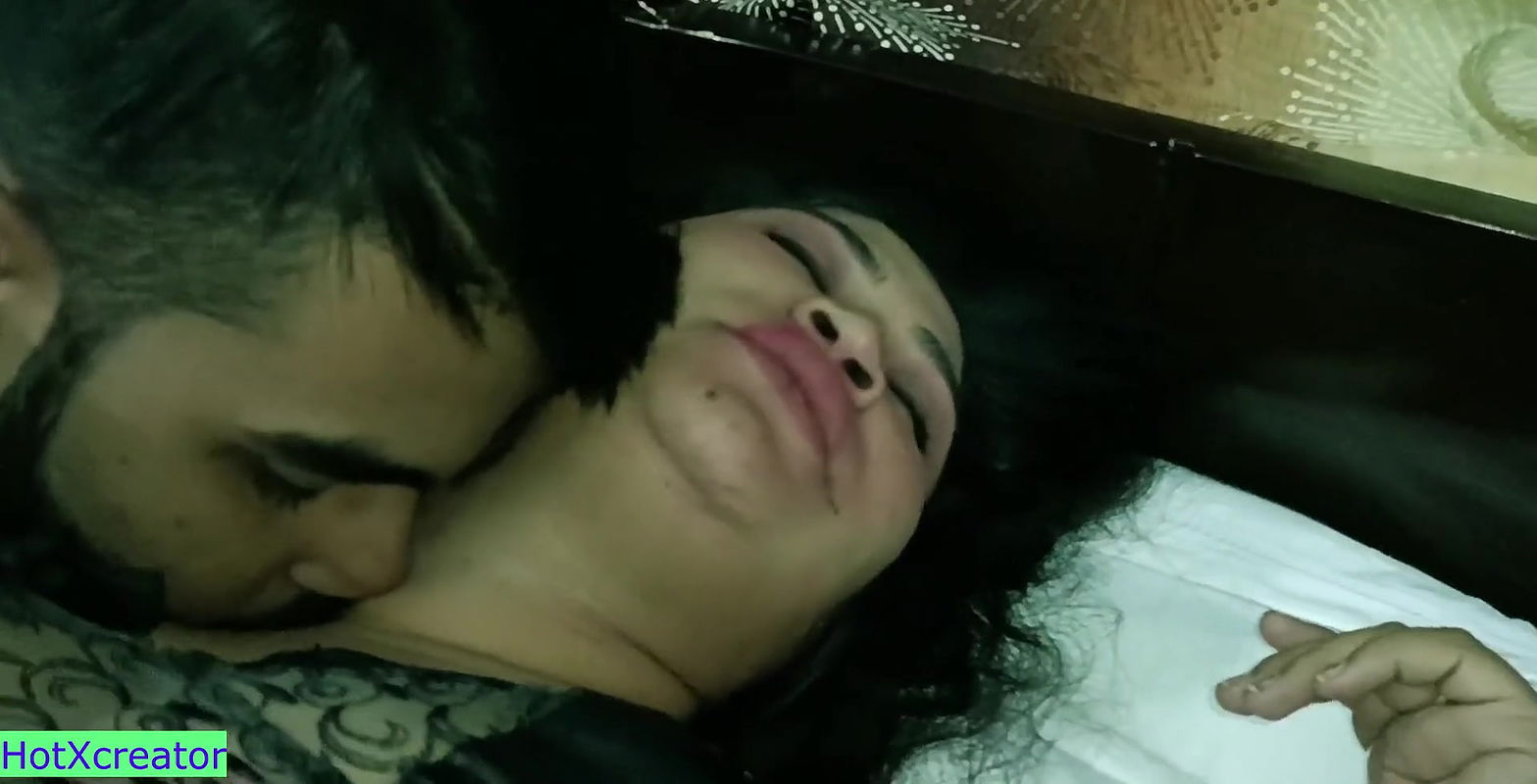 Desi Smart Bhabhi Secret Sex!! Accidentally Cum inside pussy