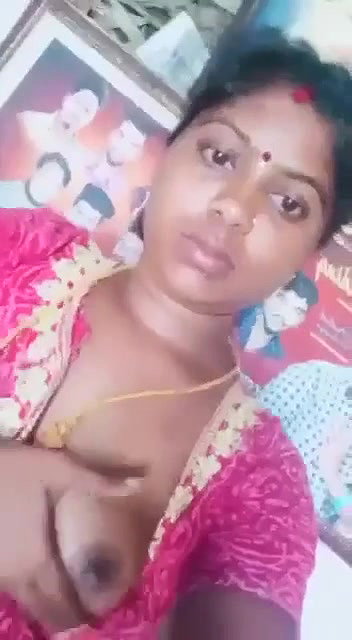 Bhabhi Shows Her Milky Boobs