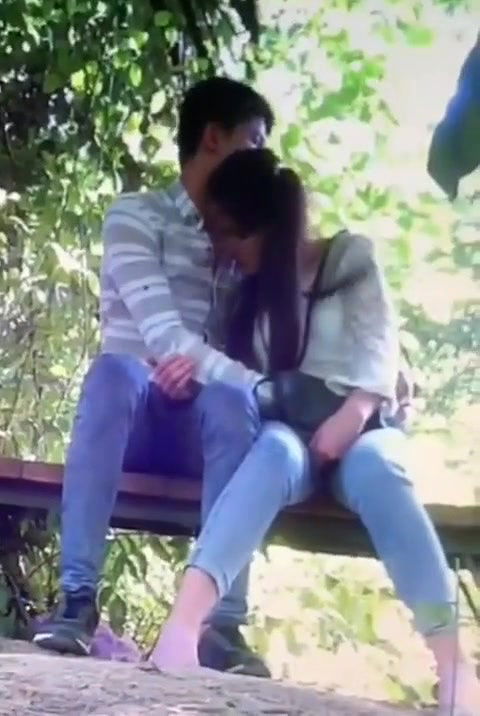 Lover Fingaring Outdoor