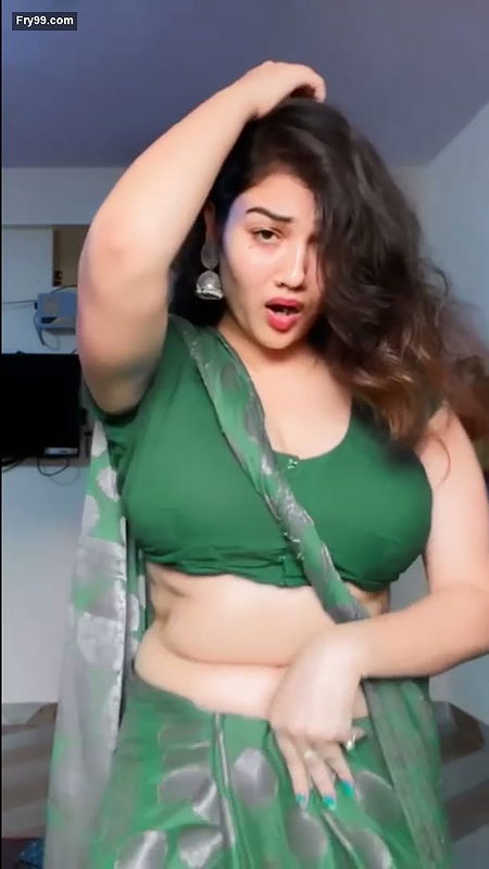 Shailu Sharma Showing Navel and Dancing in Green Saree