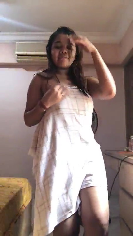 Desi Babe Nude Dancing