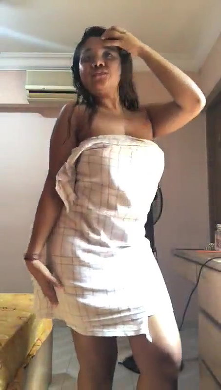 Desi Babe Nude Dancing