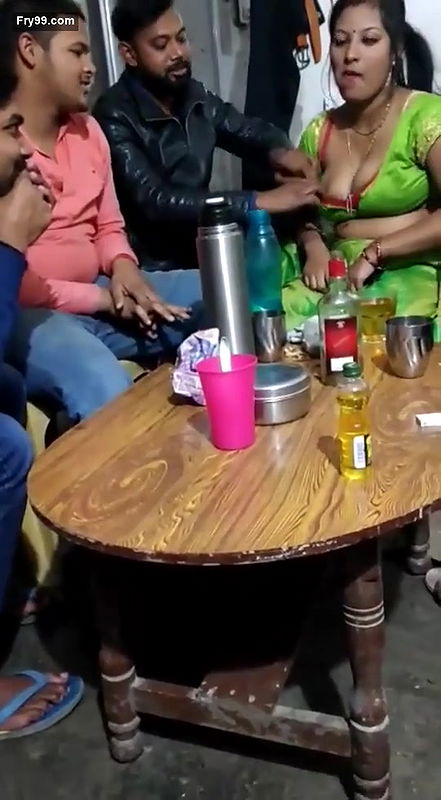 Beautiful prostitute wid local Guys