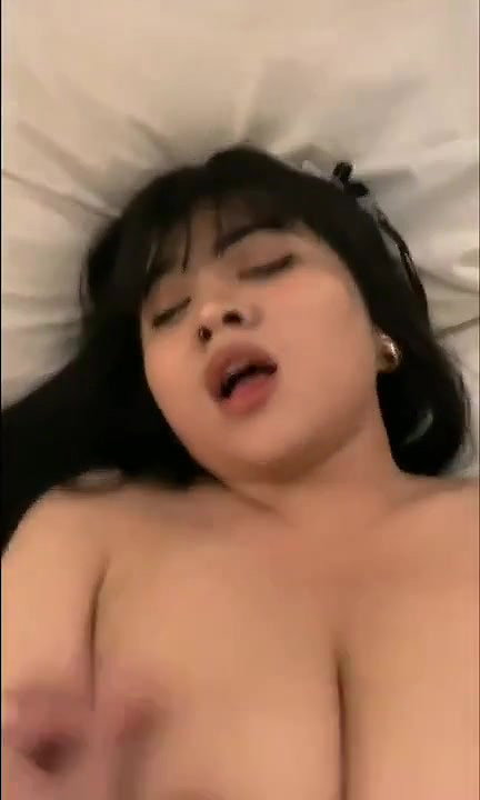 Sexy babe fucking hard