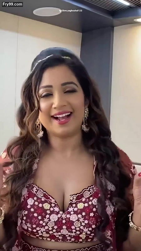 Shreya Ghosal cleavage