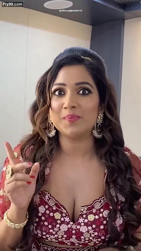 Shreya Ghosal cleavage