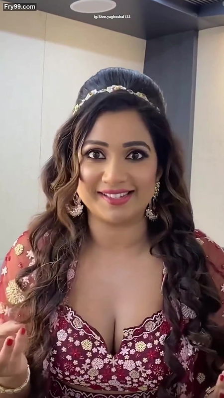 Shreya Ghosal cleavage
