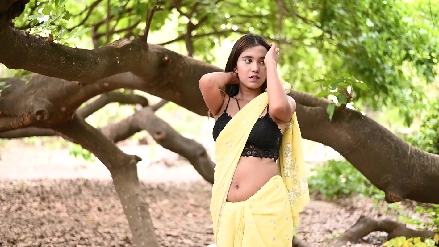 Ashiya ~ Outdoor Bold Saree Shoot ~ Foto Nest