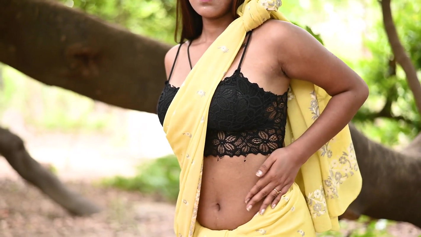 Ashiya ~ Outdoor Bold Saree Shoot ~ Foto Nest