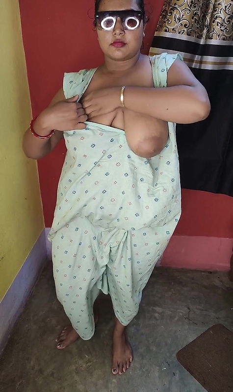 Kampiyasi Indian mom solo sex in nighty at her own home